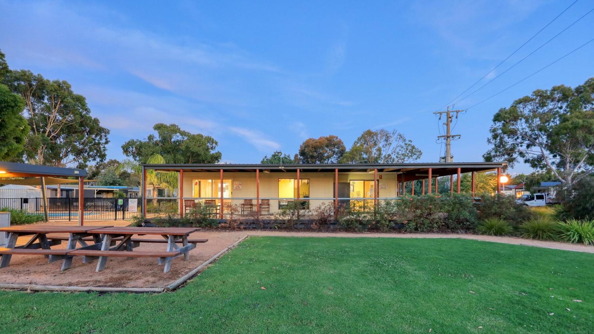 Yarrawonga Riverlands Tourist Park מראה חיצוני תמונה